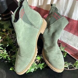 Like NEW green suede TOMS ankle boots booties 8.5